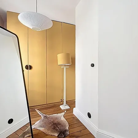 Beautiful 2-room In The Marais