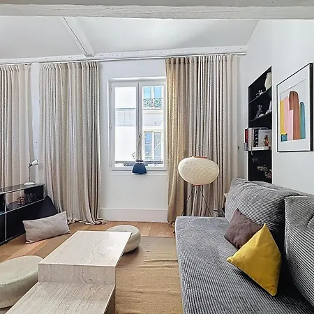 Beautiful 2-room In The Marais Paříž